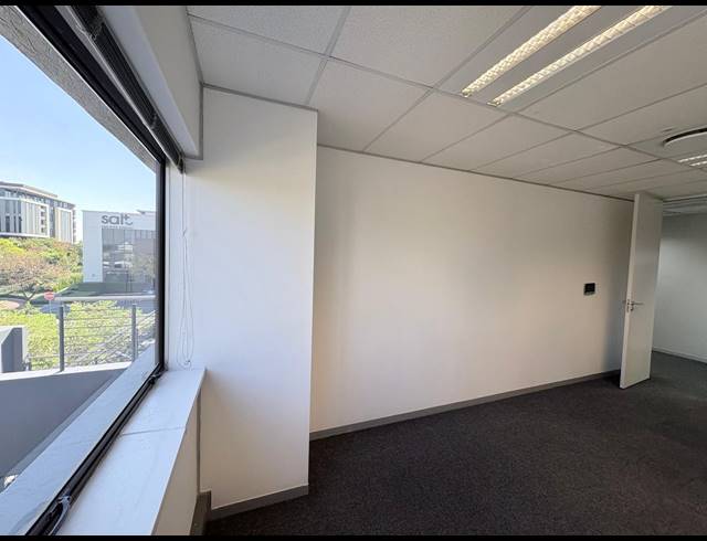 22M² SERVICED OFFICE TO LET IN VORNA VALLEY